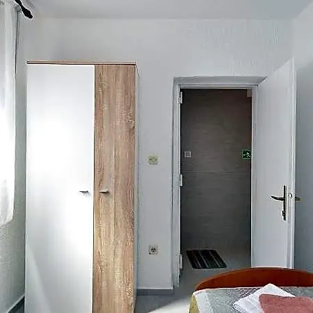 Hotel 358