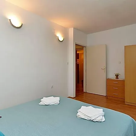 Hotel 358
